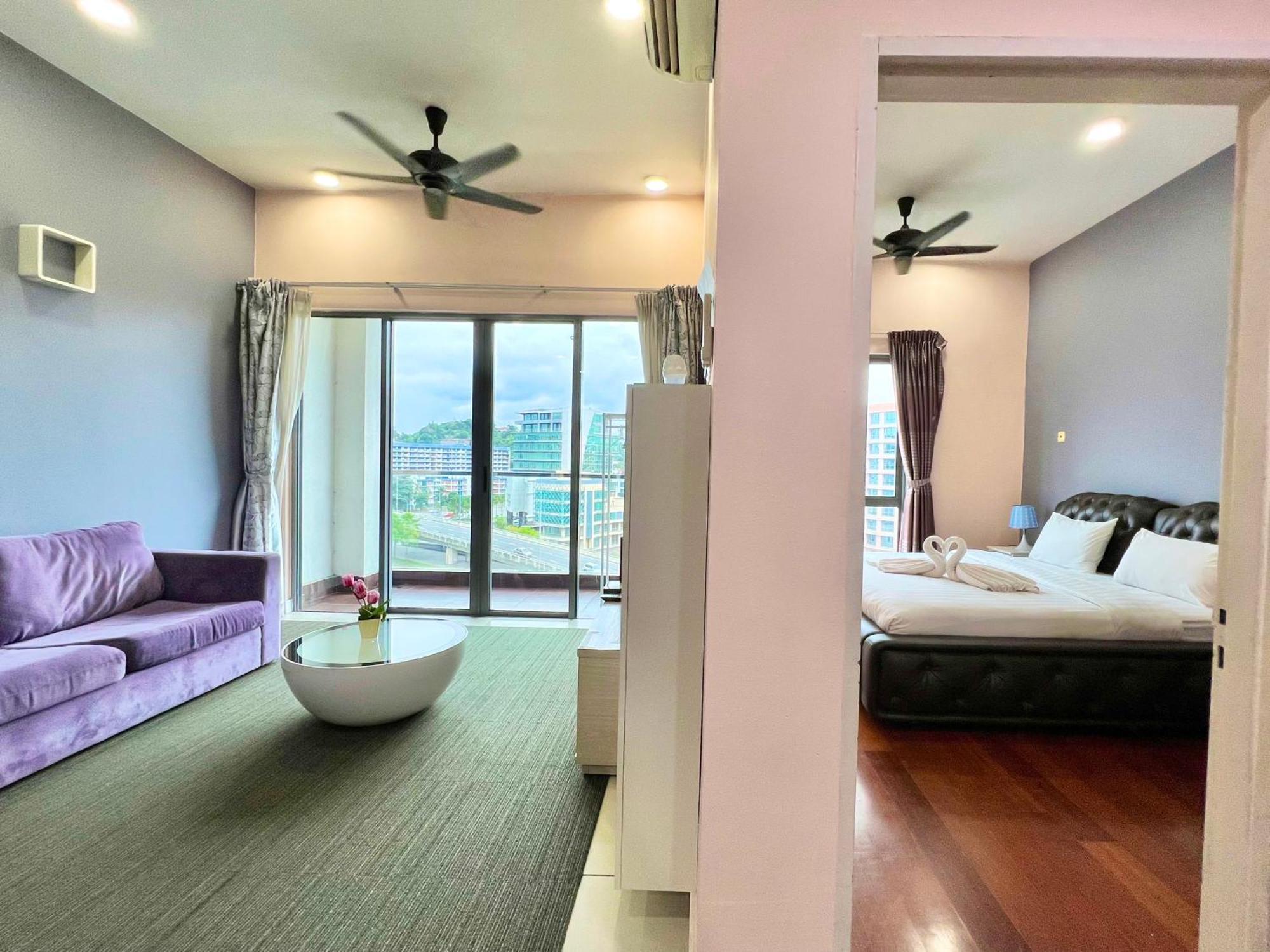 Capital O 90987 The Loft Residences Homestay @ Imago Shopping Mall 2 Kampong Sembulan Bagian luar foto