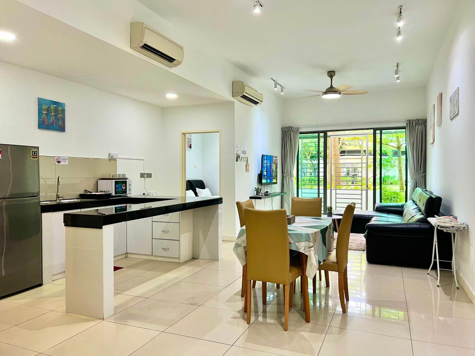 Capital O 90987 The Loft Residences Homestay @ Imago Shopping Mall 2 Kampong Sembulan Bagian luar foto