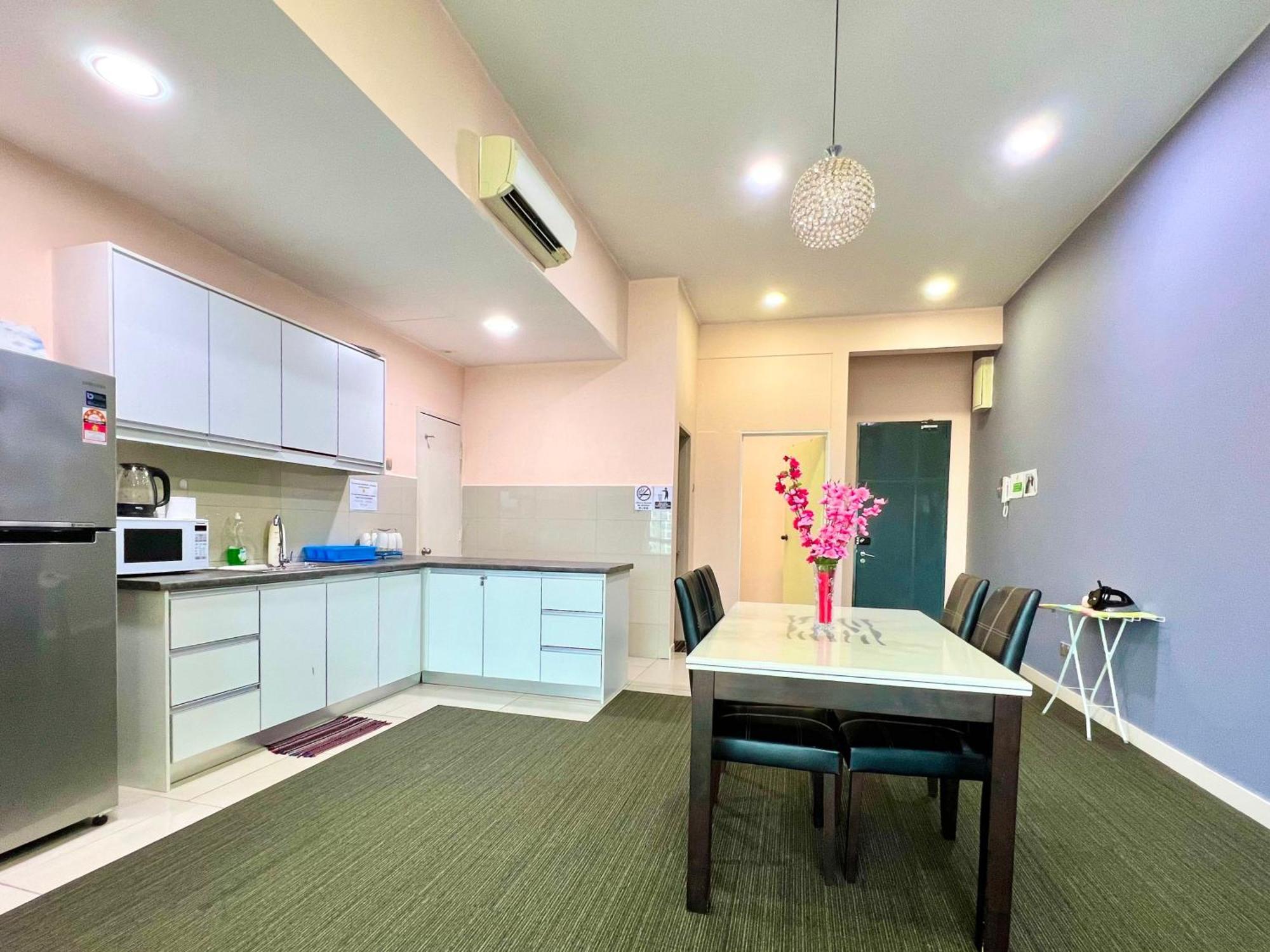 Capital O 90987 The Loft Residences Homestay @ Imago Shopping Mall 2 Kampong Sembulan Bagian luar foto