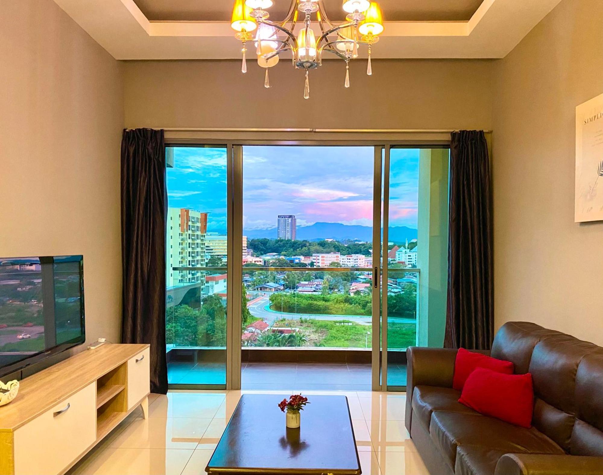 Capital O 90987 The Loft Residences Homestay @ Imago Shopping Mall 2 Kampong Sembulan Bagian luar foto